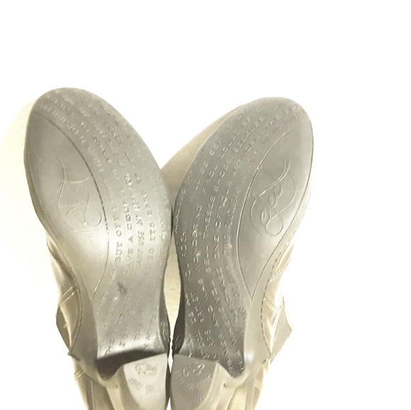 Eject - Picture 5 of 7